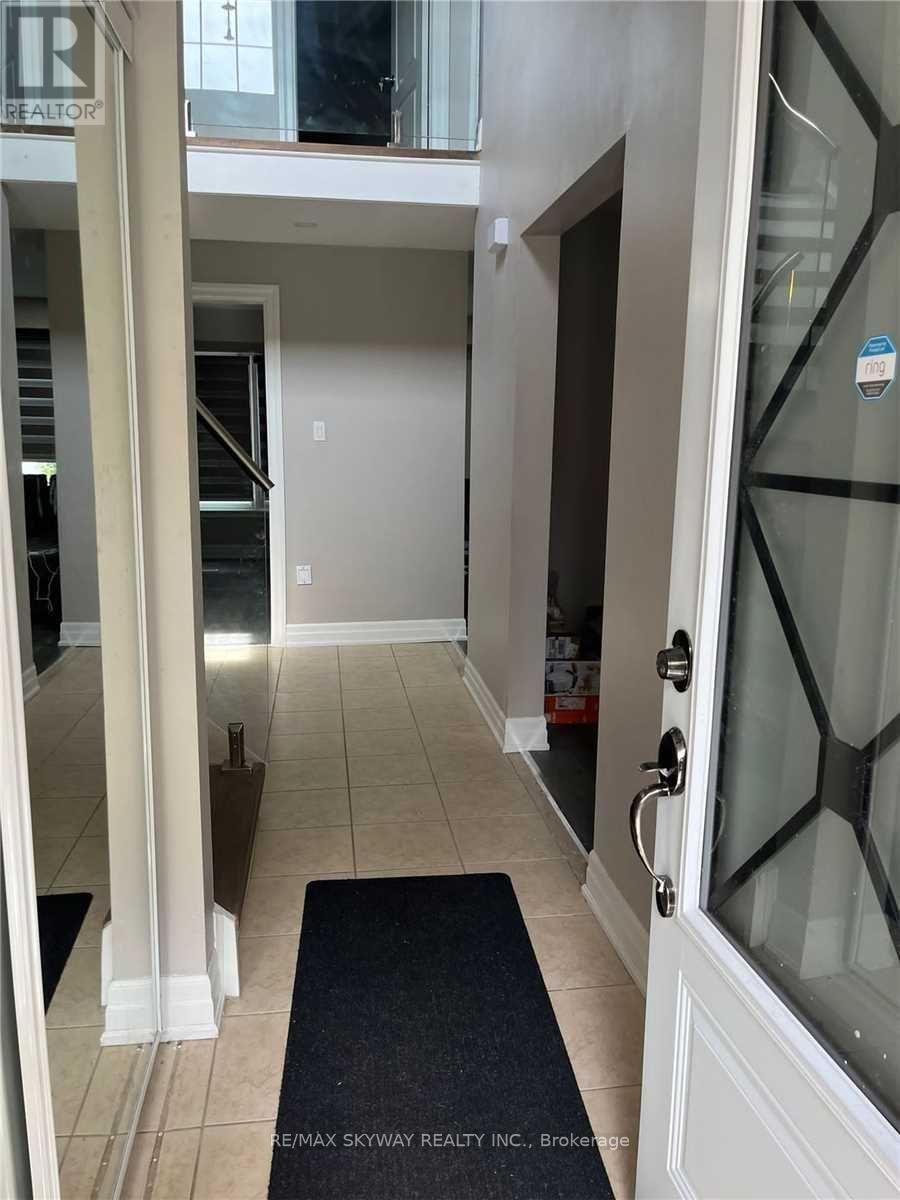 33 Mackay Street, Brampton, Ontario  L6S 3P8 - Photo 4 - W12542904