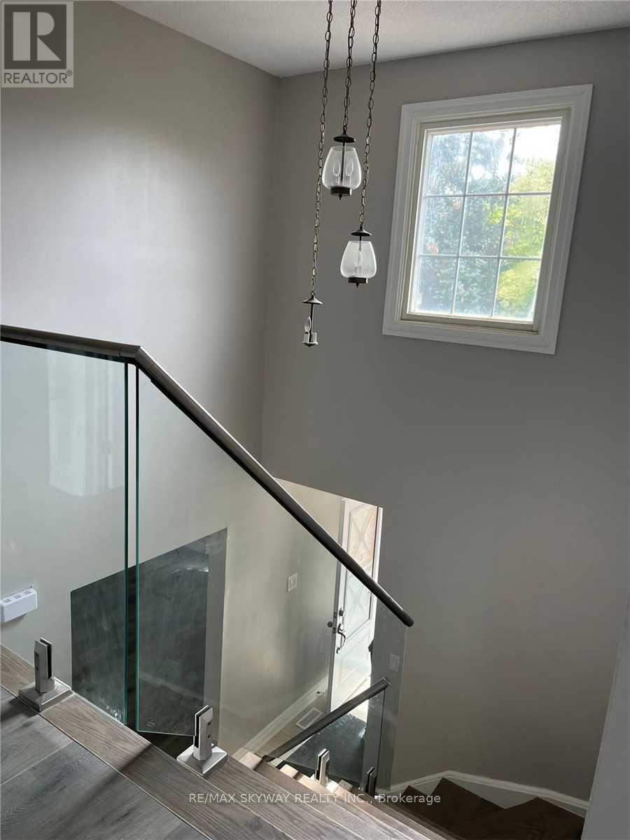 33 Mackay Street, Brampton, Ontario  L6S 3P8 - Photo 7 - W12542904