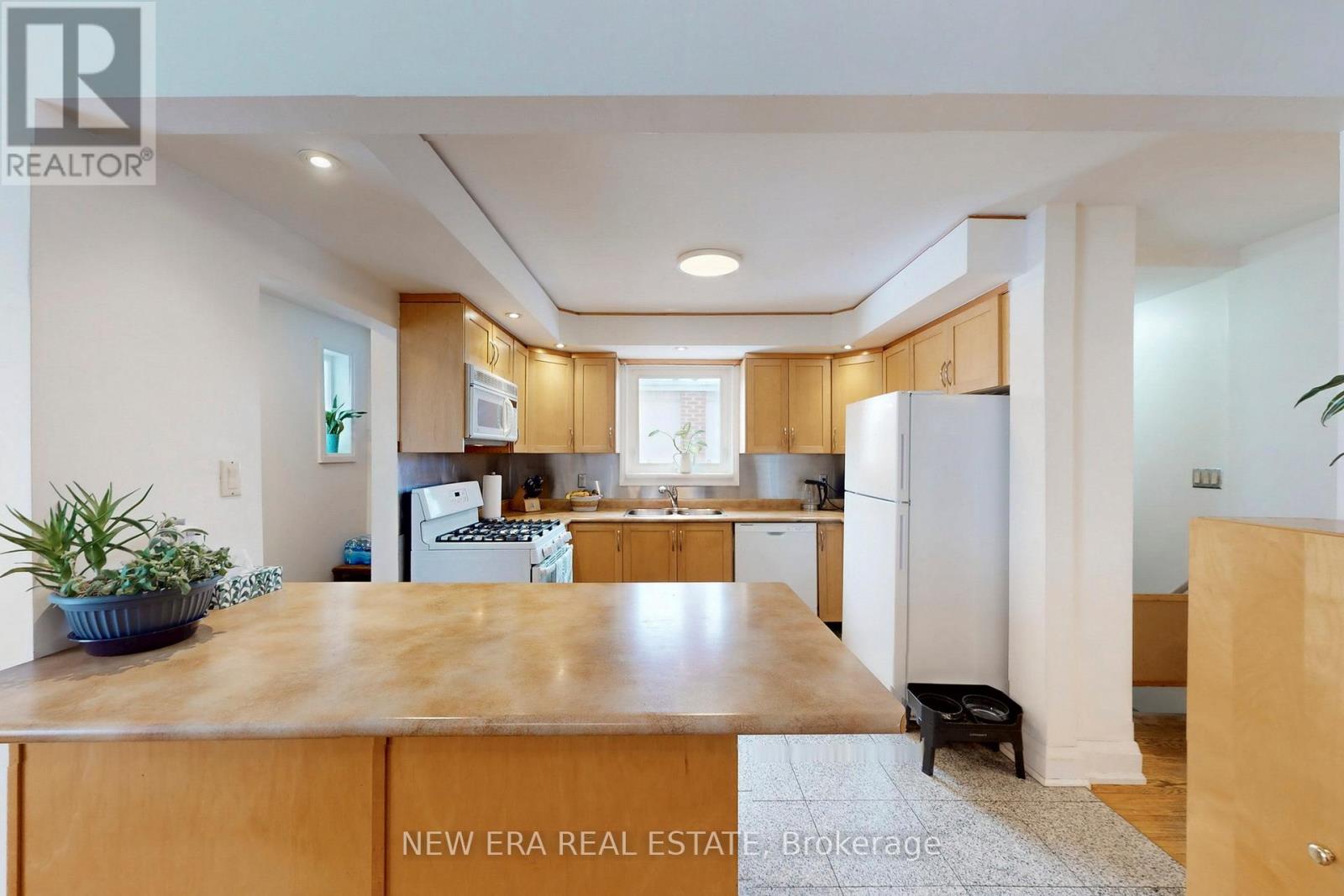 80 Renfield Street, Toronto, Ontario  M6M 4V7 - Photo 17 - W12542910