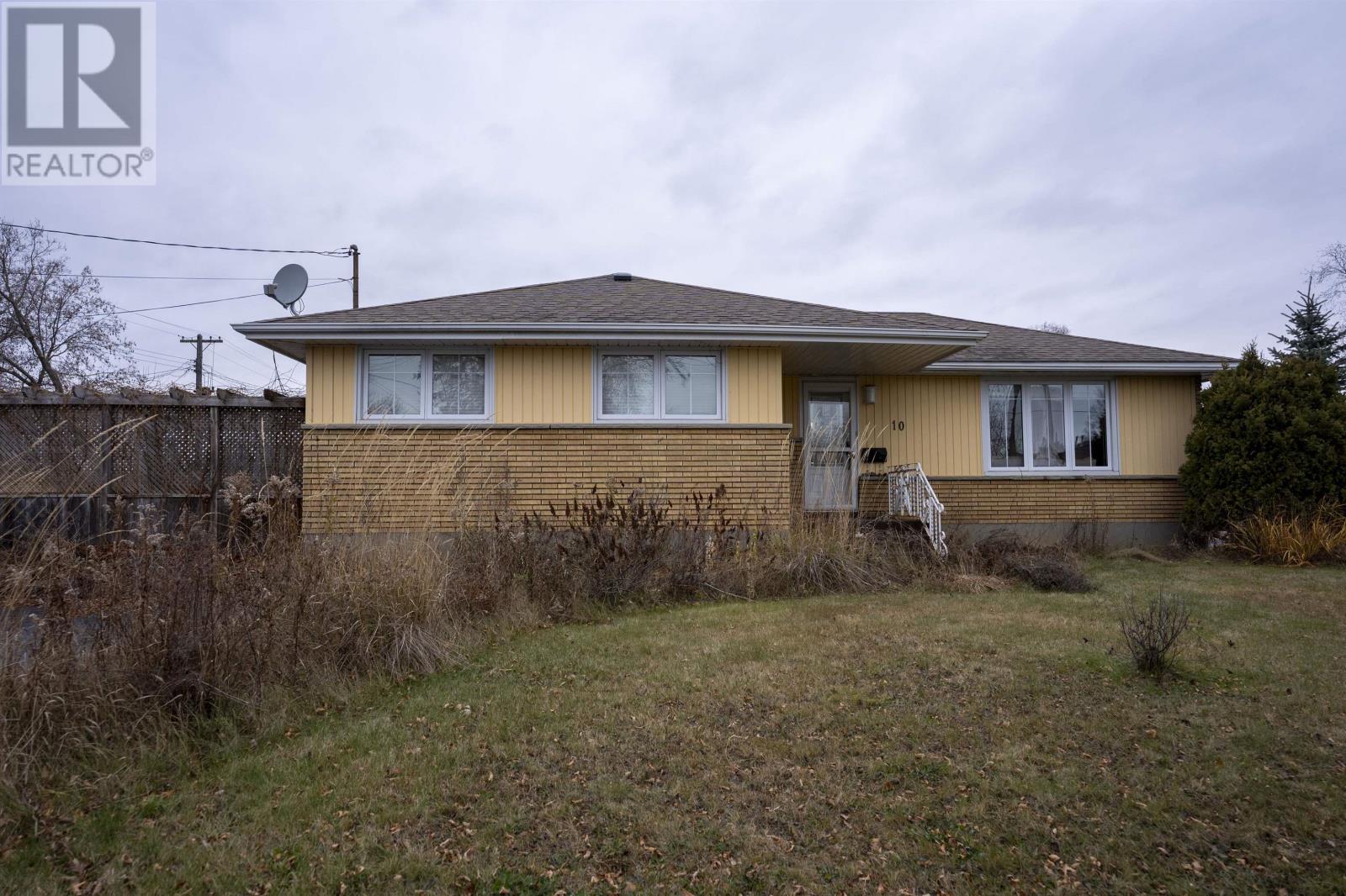 10 Wishart CRES, Thunder Bay, Ontario