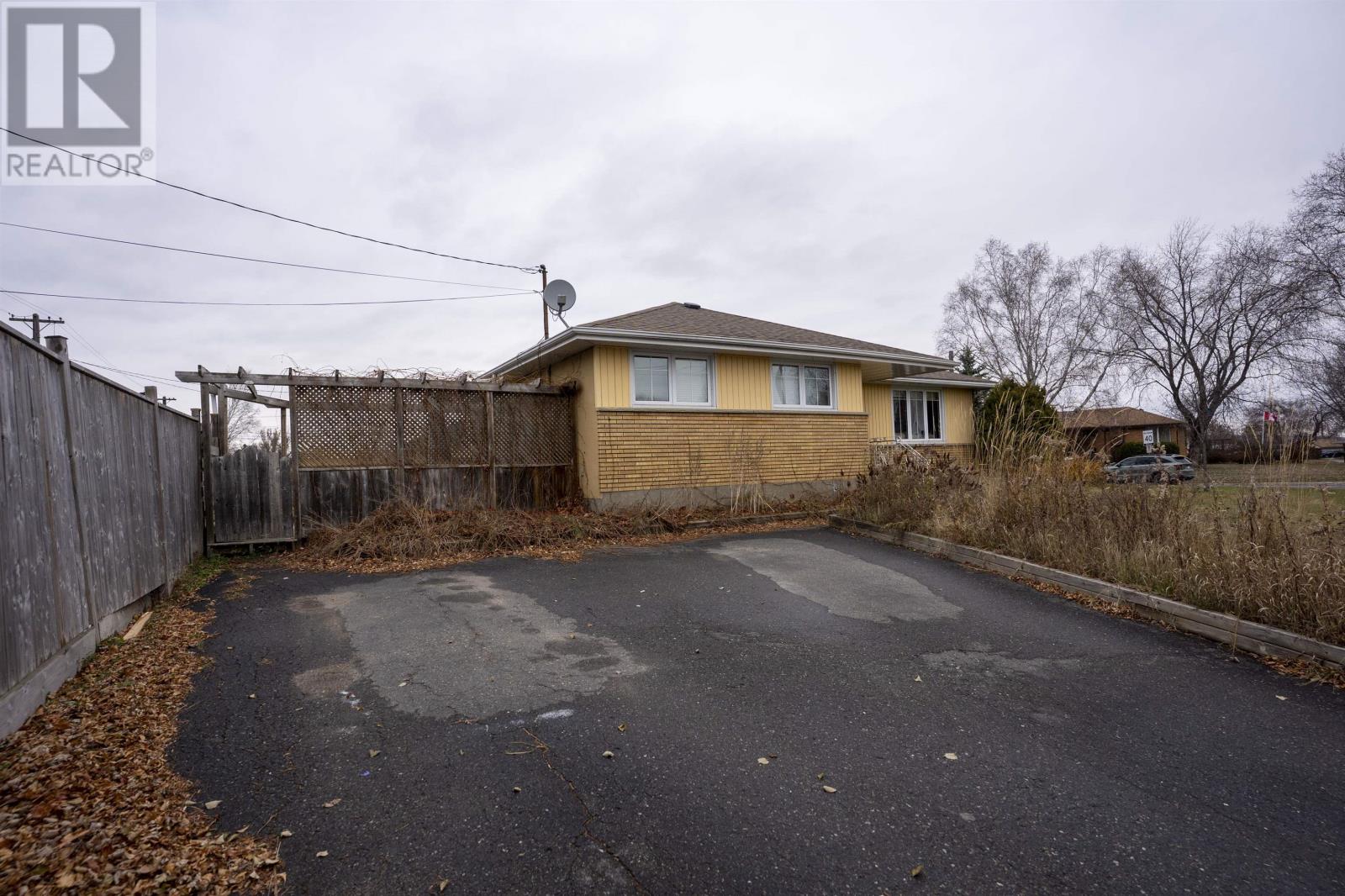 10 Wishart Cres, Thunder Bay, Ontario  P7A 6G3 - Photo 2 - TB253478