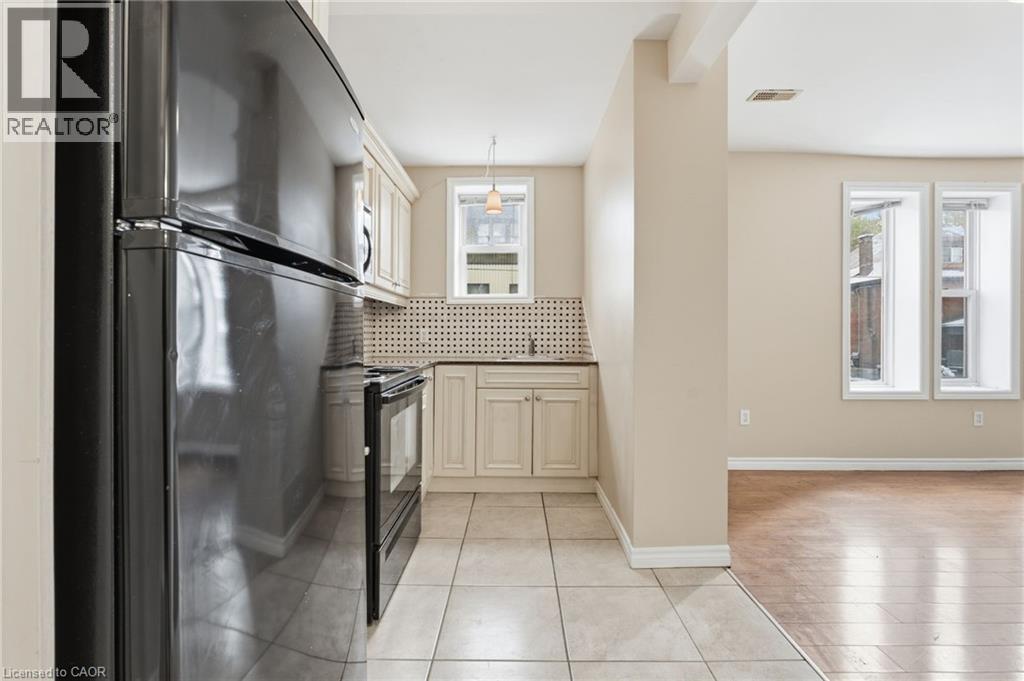 120 Sherman Avenue S Unit# 4, Hamilton, Ontario L8M 2P9 - Photo 2 - 40787664