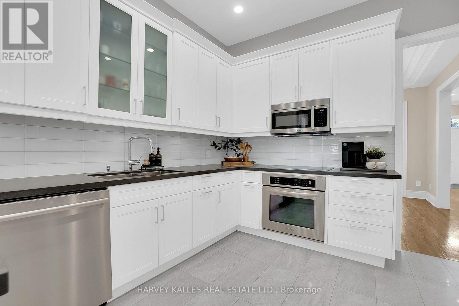 398 Bedford Park, Toronto, Ontario  M5M 1J8 - Photo 15 - C12533562