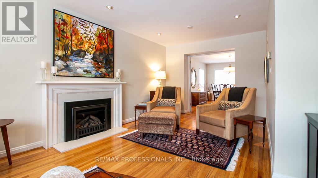 44 Robin Hood Road, Toronto, Ontario  M9A 2W8 - Photo 9 - W12542488