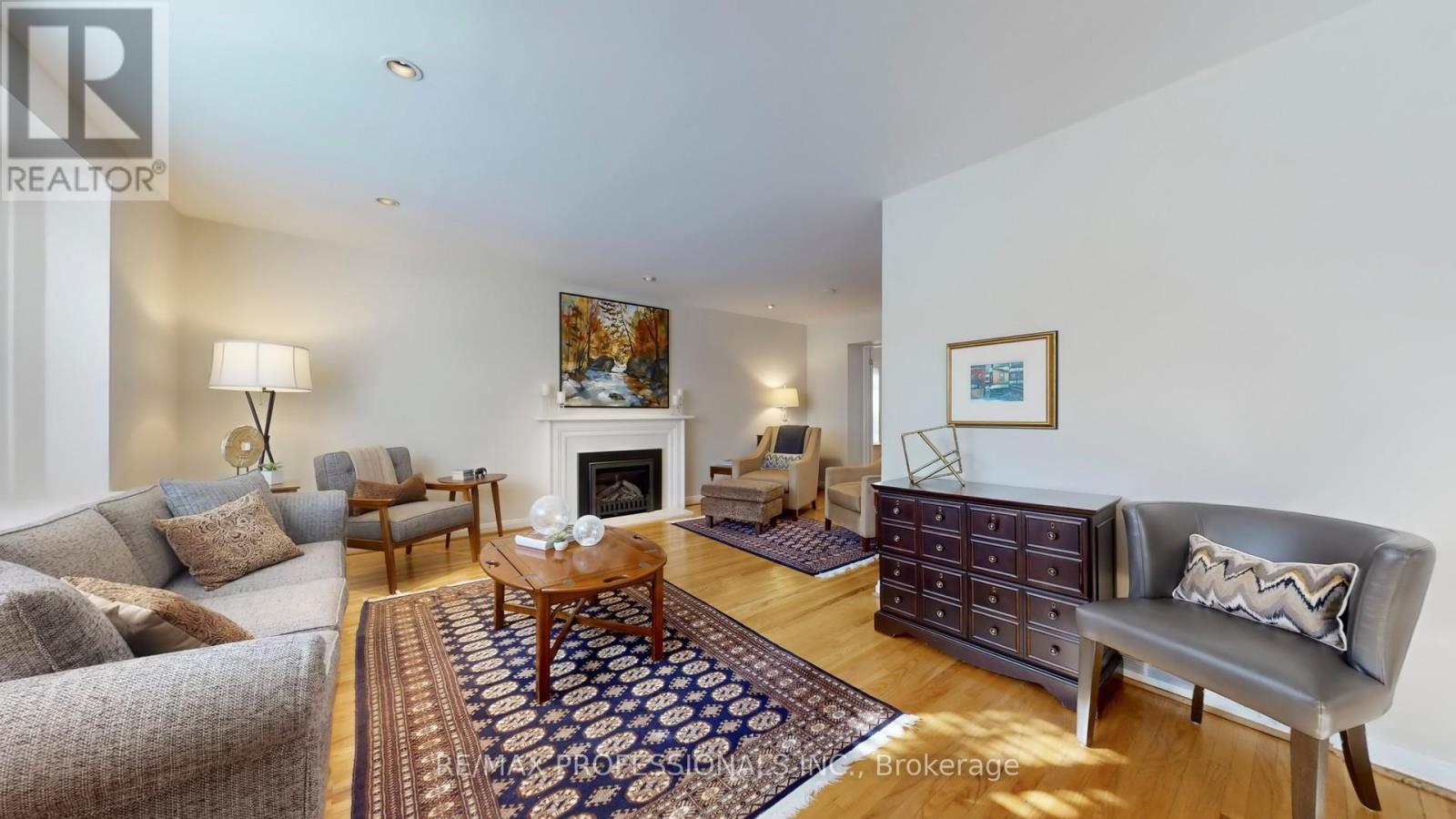 44 Robin Hood Road, Toronto, Ontario  M9A 2W8 - Photo 10 - W12542488