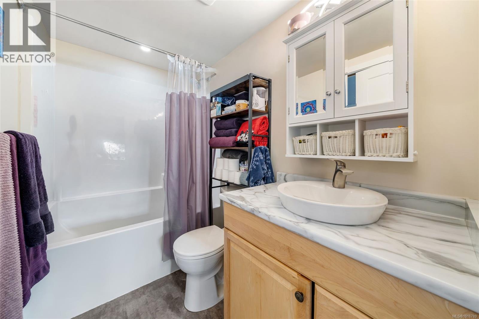 567 Fermoy Pl, Saanich, British Columbia  V8Z 6N2 - Photo 27 - 1018789