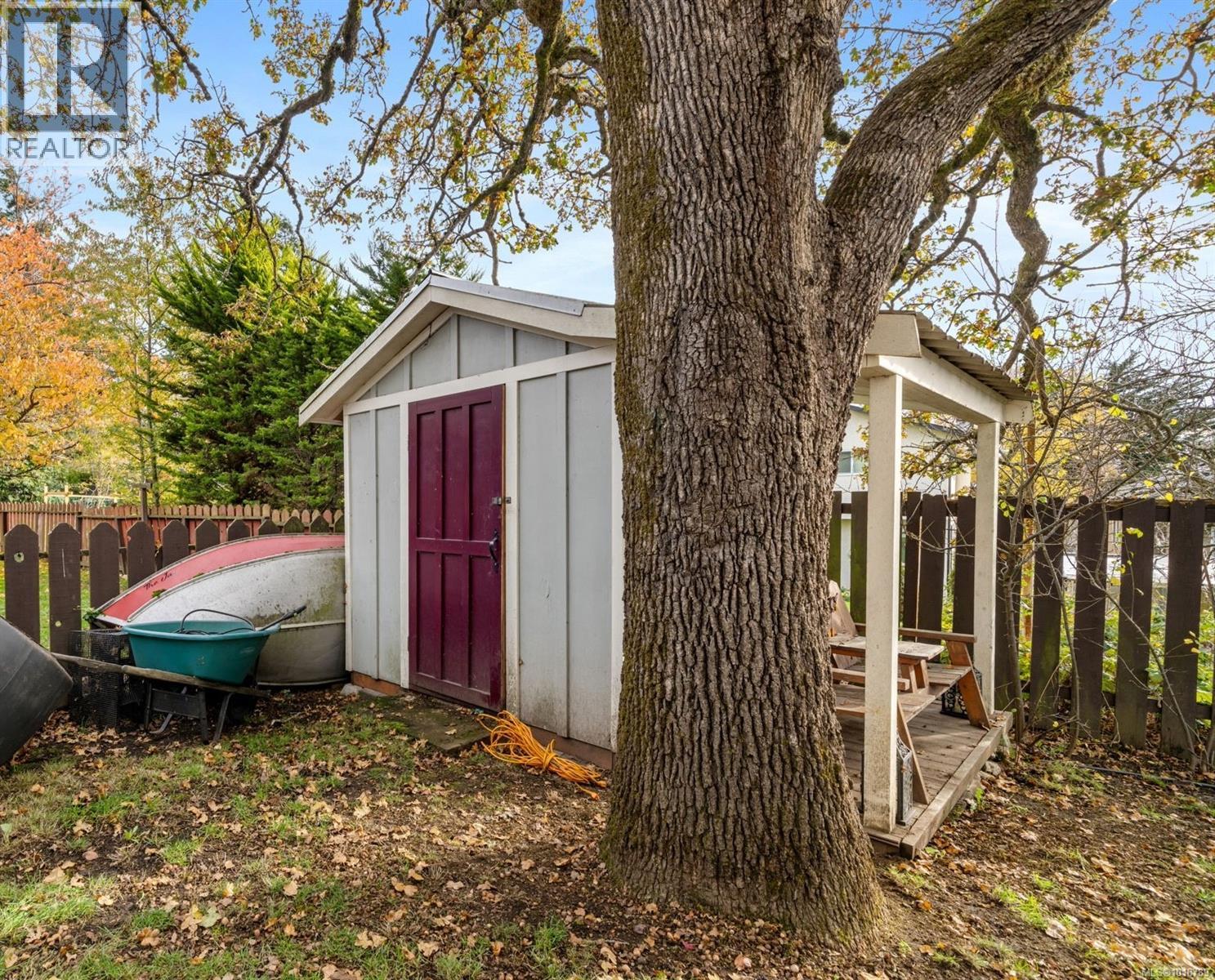 567 Fermoy Pl, Saanich, British Columbia  V8Z 6N2 - Photo 32 - 1018789