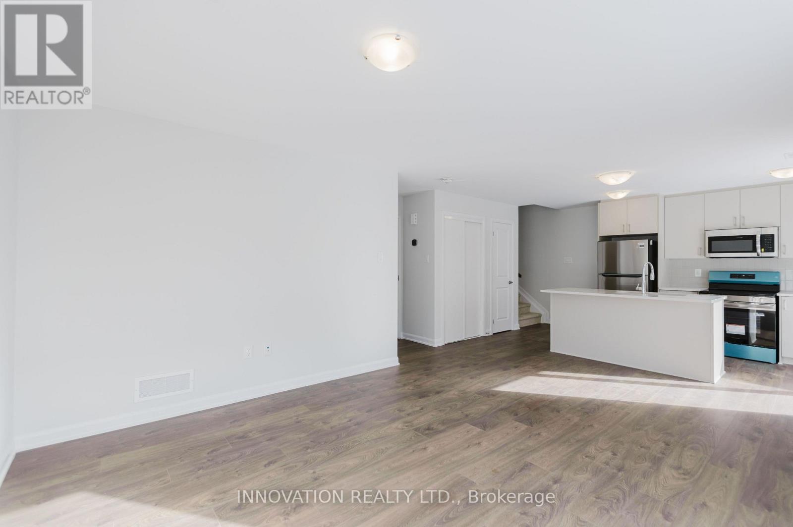 911 Creekway Private, Ottawa, Ontario  K2T 0S9 - Photo 5 - X12526766