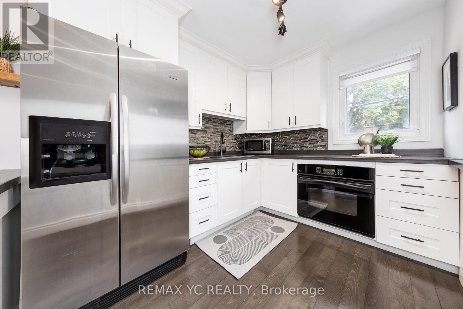 242 Milan Street, Toronto, Ontario  M5A 3Z6 - Photo 10 - C12543078