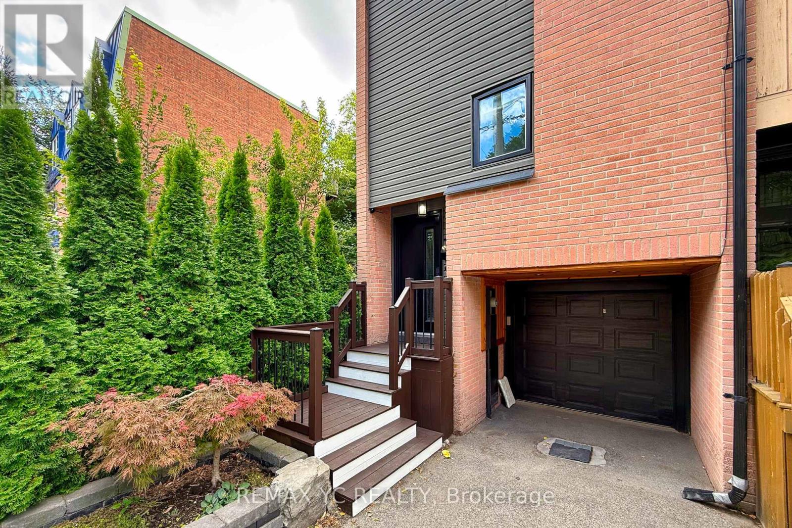 242 Milan Street, Toronto, Ontario  M5A 3Z6 - Photo 3 - C12543078