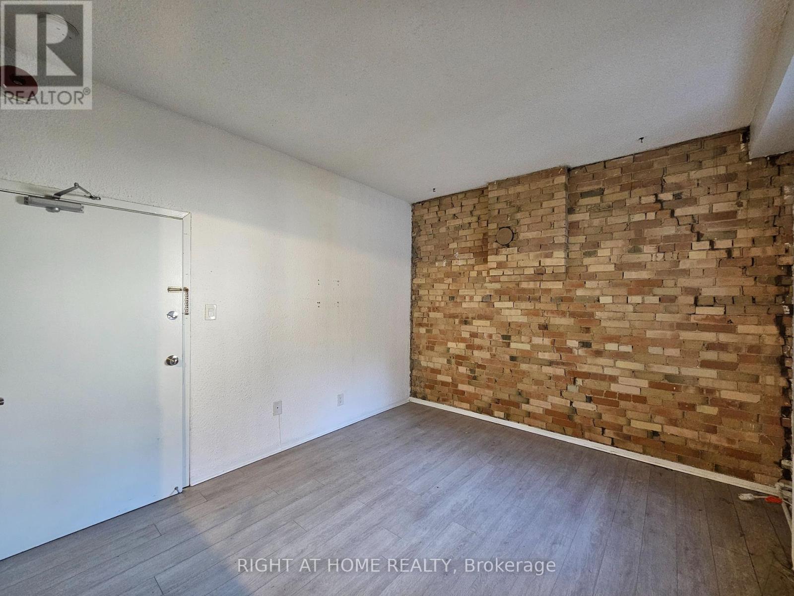 105 - 72 Wellesley Street E, Toronto, Ontario  M4Y 1H2 - Photo 10 - C12543138