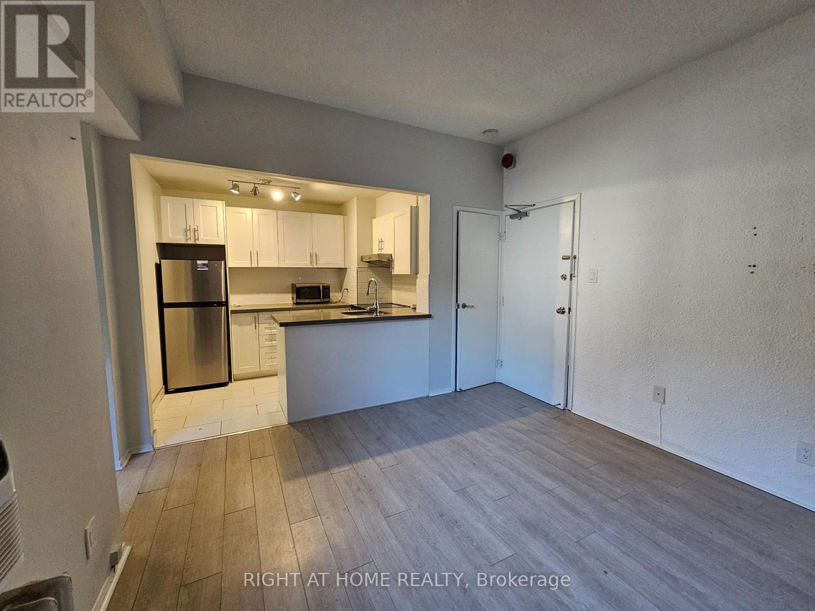 105 - 72 Wellesley Street E, Toronto, Ontario  M4Y 1H2 - Photo 8 - C12543138