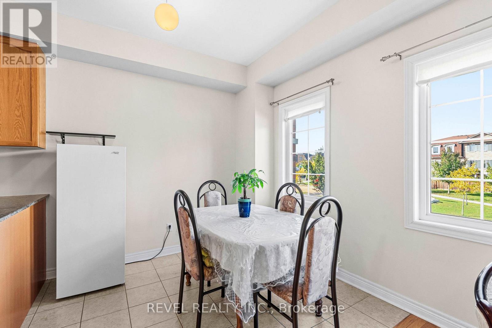 1516 Shepway Mews, Pickering, Ontario  L1X 0C7 - Photo 15 - E12543020