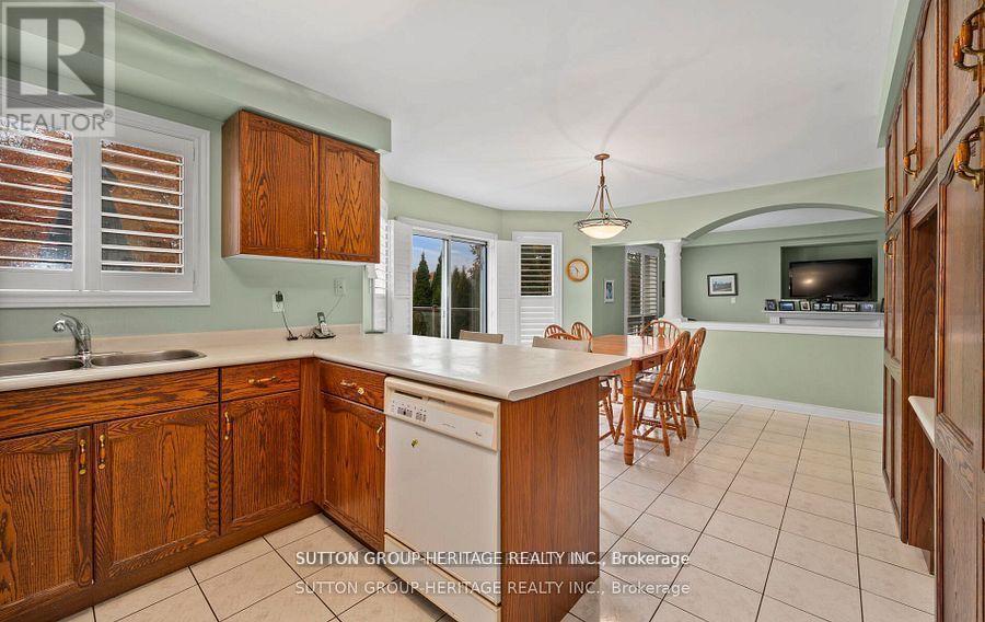 2330 Southcott Road, Pickering, Ontario  L1X 2S9 - Photo 6 - E12543050