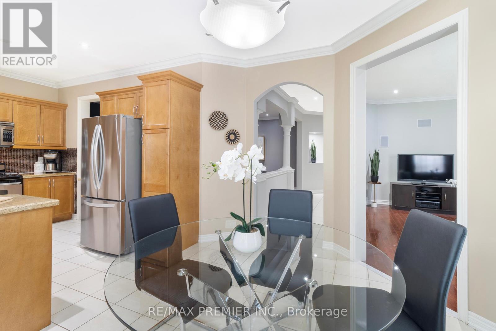 64 Leameadow Road, Vaughan, Ontario  L4J 8T5 - Photo 17 - N12543124