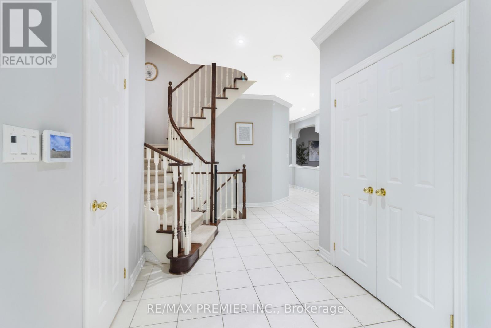 64 Leameadow Road, Vaughan, Ontario  L4J 8T5 - Photo 5 - N12543124