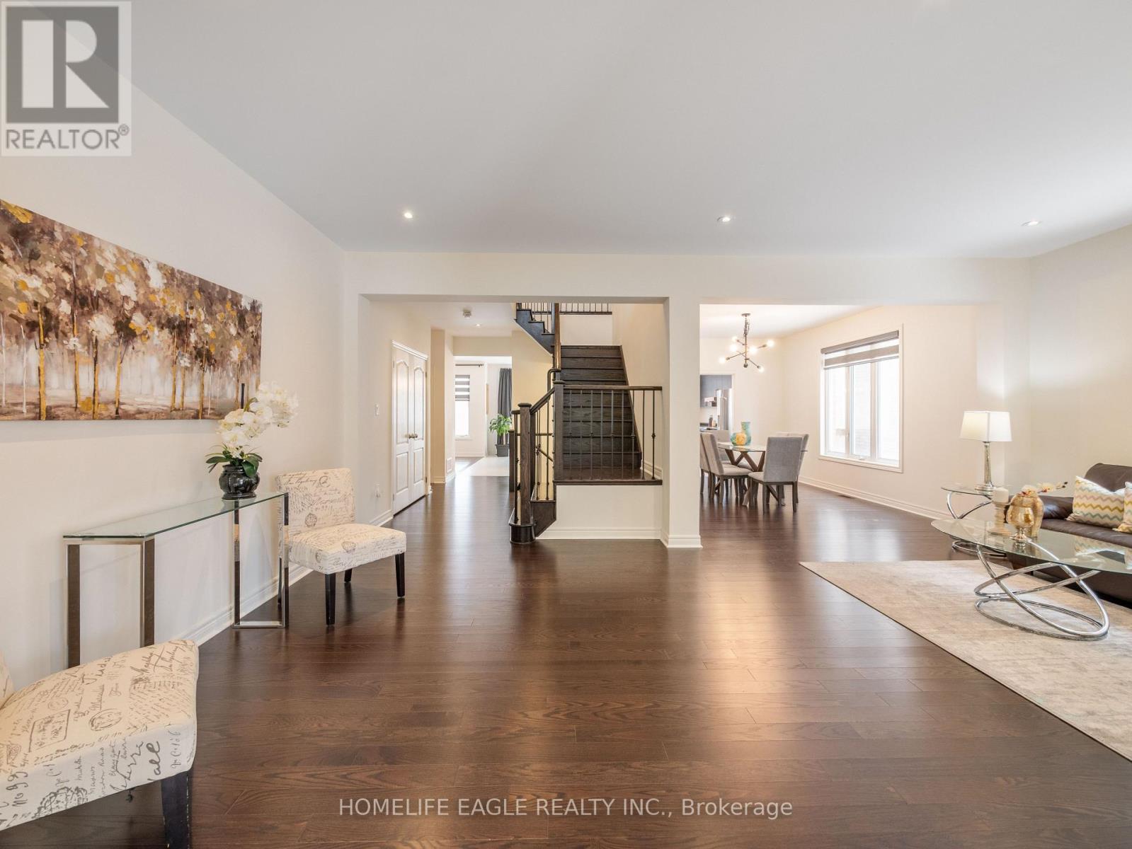 27 Scarlet Way, Bradford West Gwillimbury, Ontario L3Z 0T4 - Photo 3 - N12543130