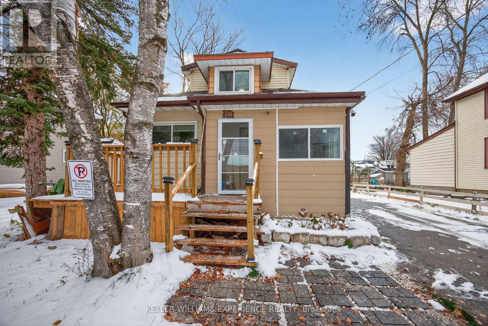 129 Dunlop Street, Orillia, Ontario  L3V 5P6 - Photo 2 - S12543168