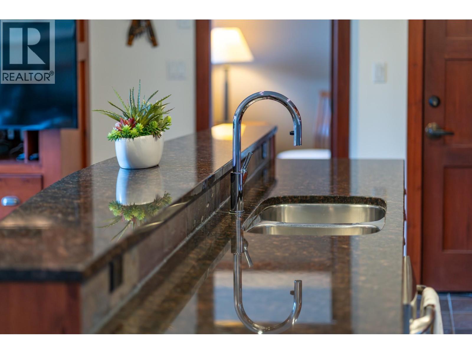 402 2202 Gondola Way, Whistler, British Columbia  V8E 0M7 - Photo 6 - R3067253