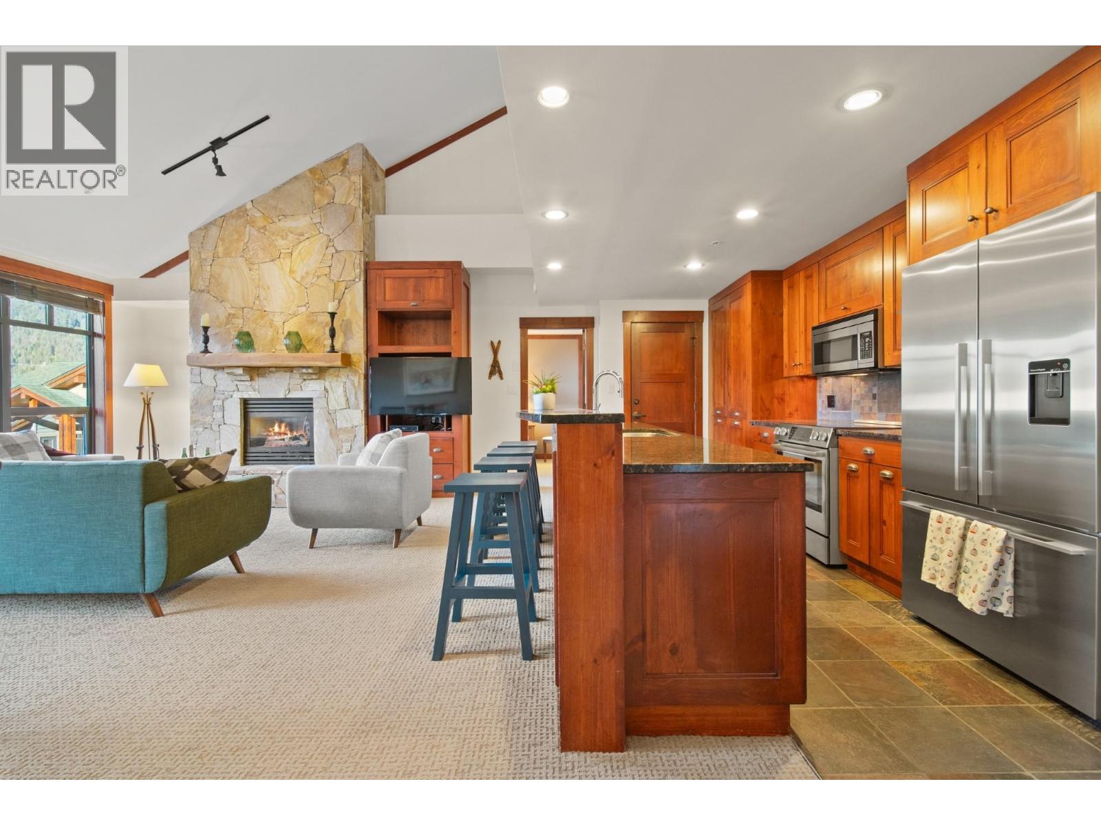 402 2202 Gondola Way, Whistler, British Columbia  V8E 0M7 - Photo 4 - R3067253