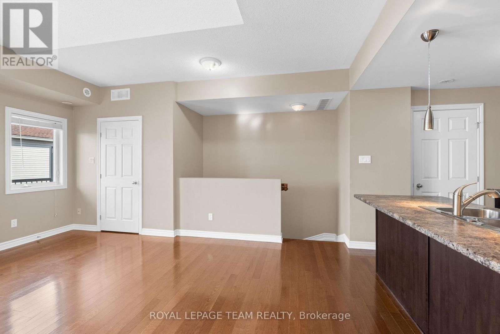 L - 767 Cedar Creek Drive, Ottawa, Ontario  K1T 0B3 - Photo 11 - X12543174