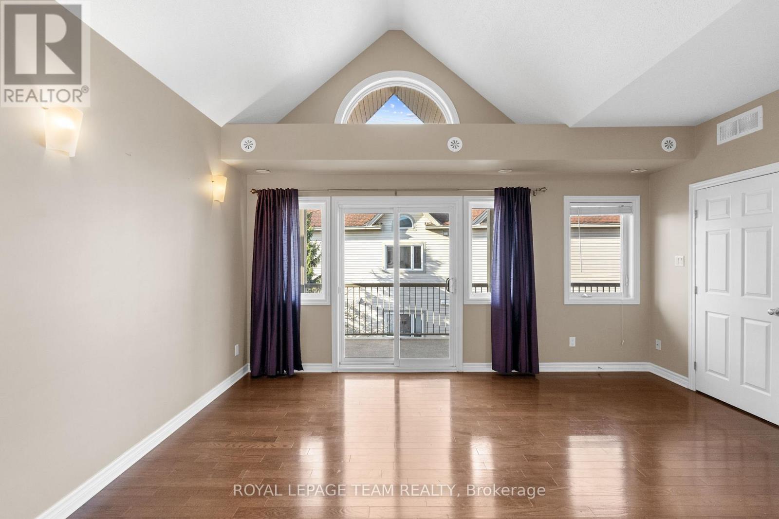 L - 767 Cedar Creek Drive, Ottawa, Ontario  K1T 0B3 - Photo 12 - X12543174