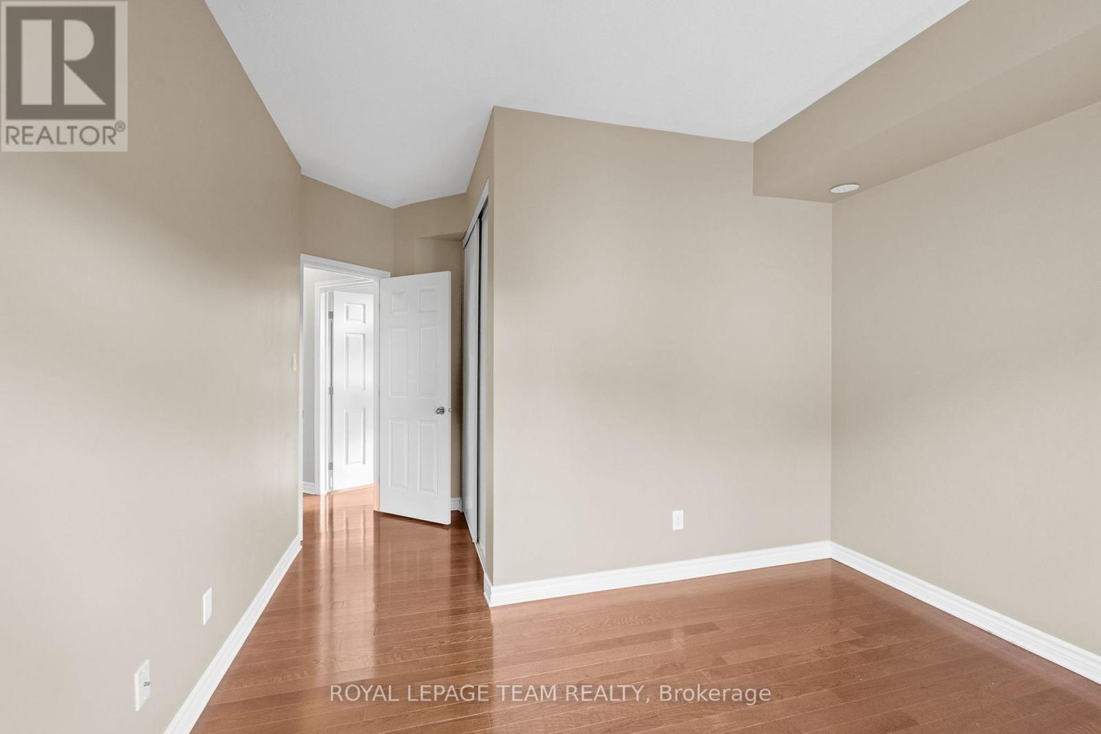 L - 767 Cedar Creek Drive, Ottawa, Ontario  K1T 0B3 - Photo 24 - X12543174