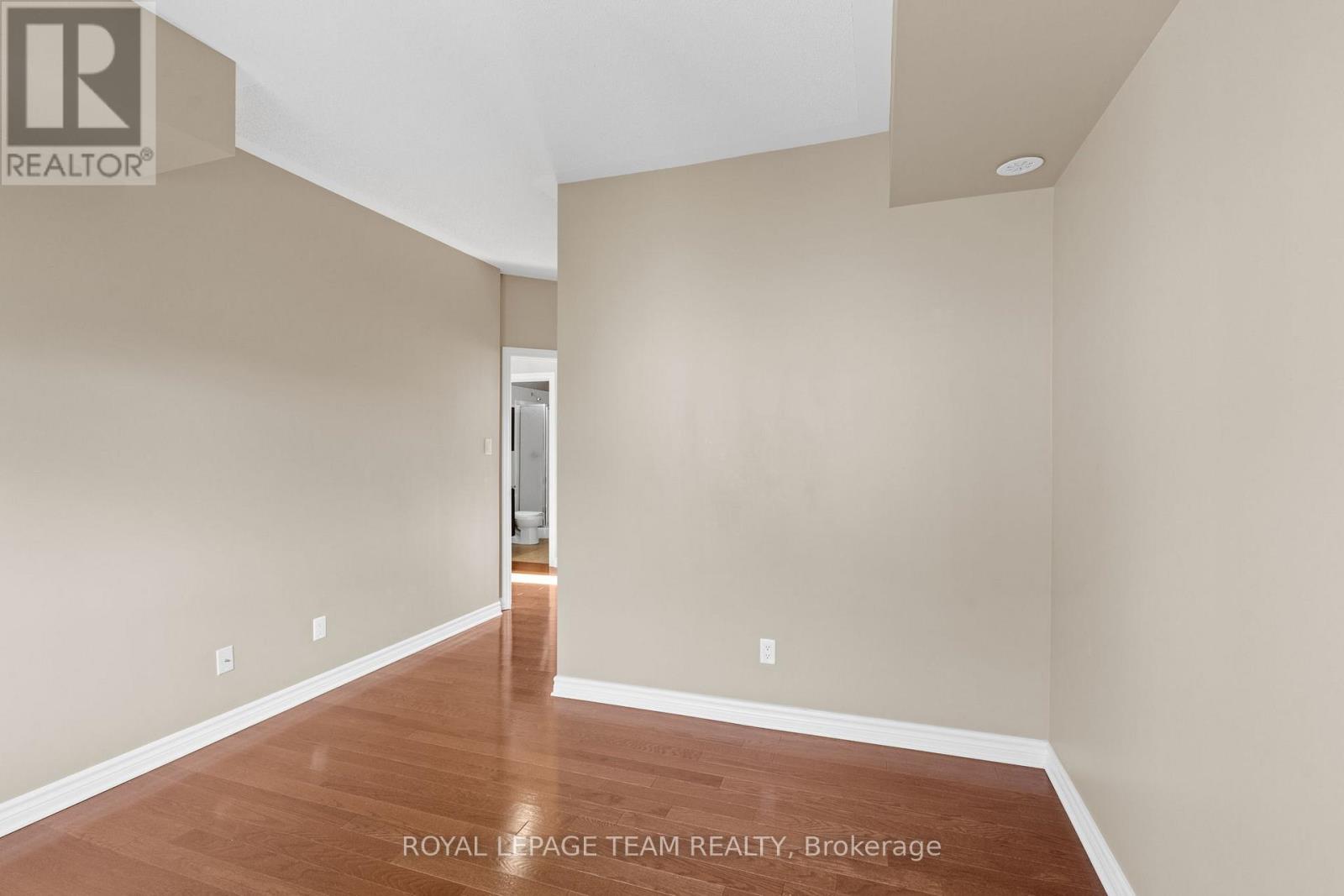 L - 767 Cedar Creek Drive, Ottawa, Ontario  K1T 0B3 - Photo 26 - X12543174