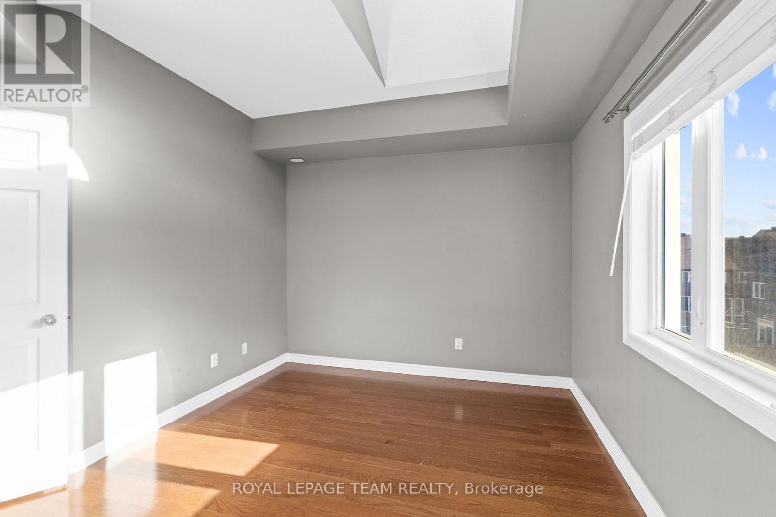 L - 767 Cedar Creek Drive, Ottawa, Ontario  K1T 0B3 - Photo 29 - X12543174