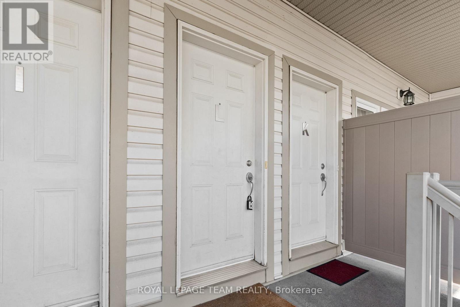 L - 767 Cedar Creek Drive, Ottawa, Ontario  K1T 0B3 - Photo 8 - X12543174