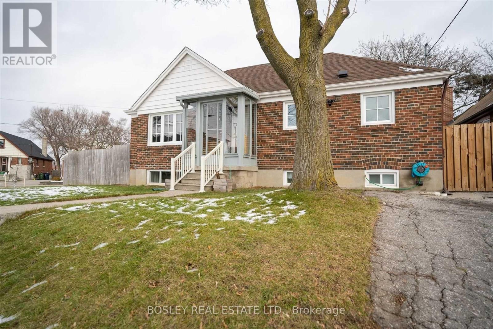Lower - 7 Colfax Street, Toronto, Ontario  M6M 3K4 - Photo 22 - W12542982