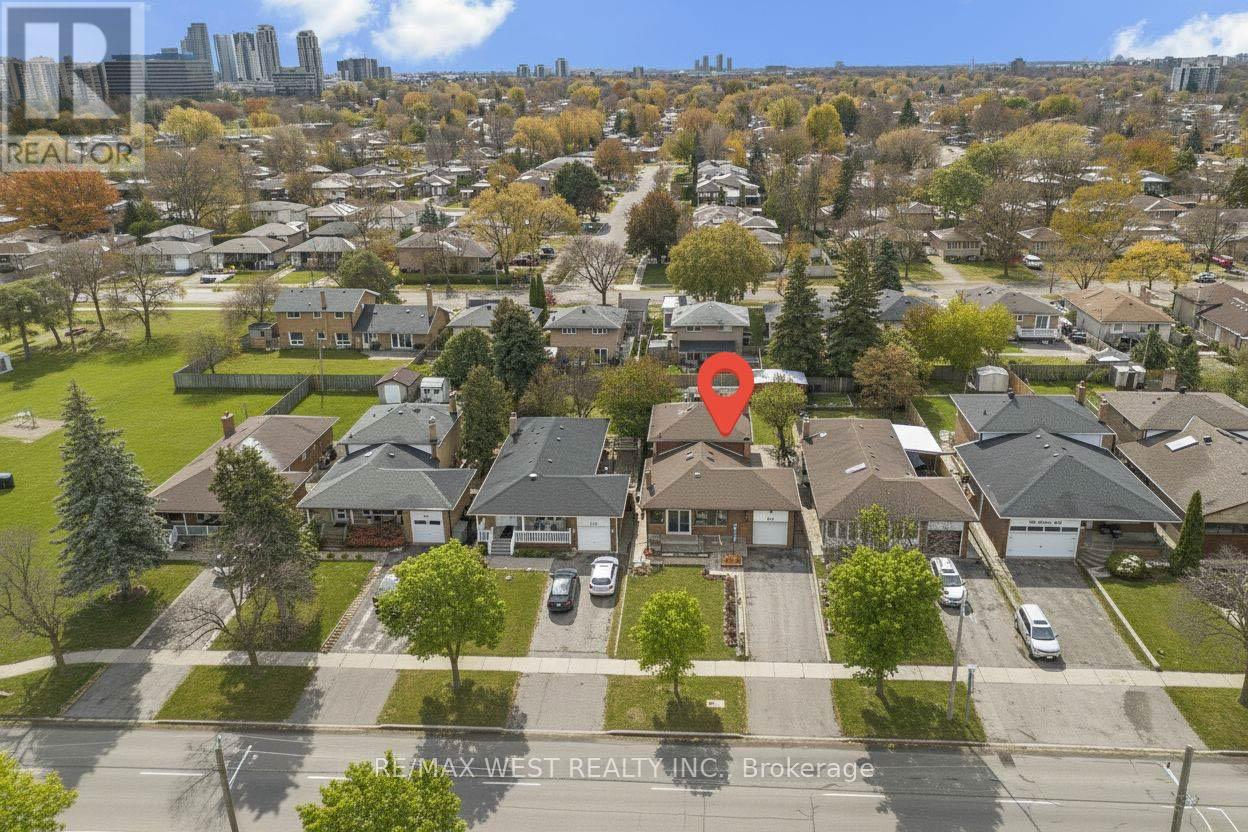 485 Rathburn Road, Toronto, Ontario  M9C 3S9 - Photo 2 - W12543032