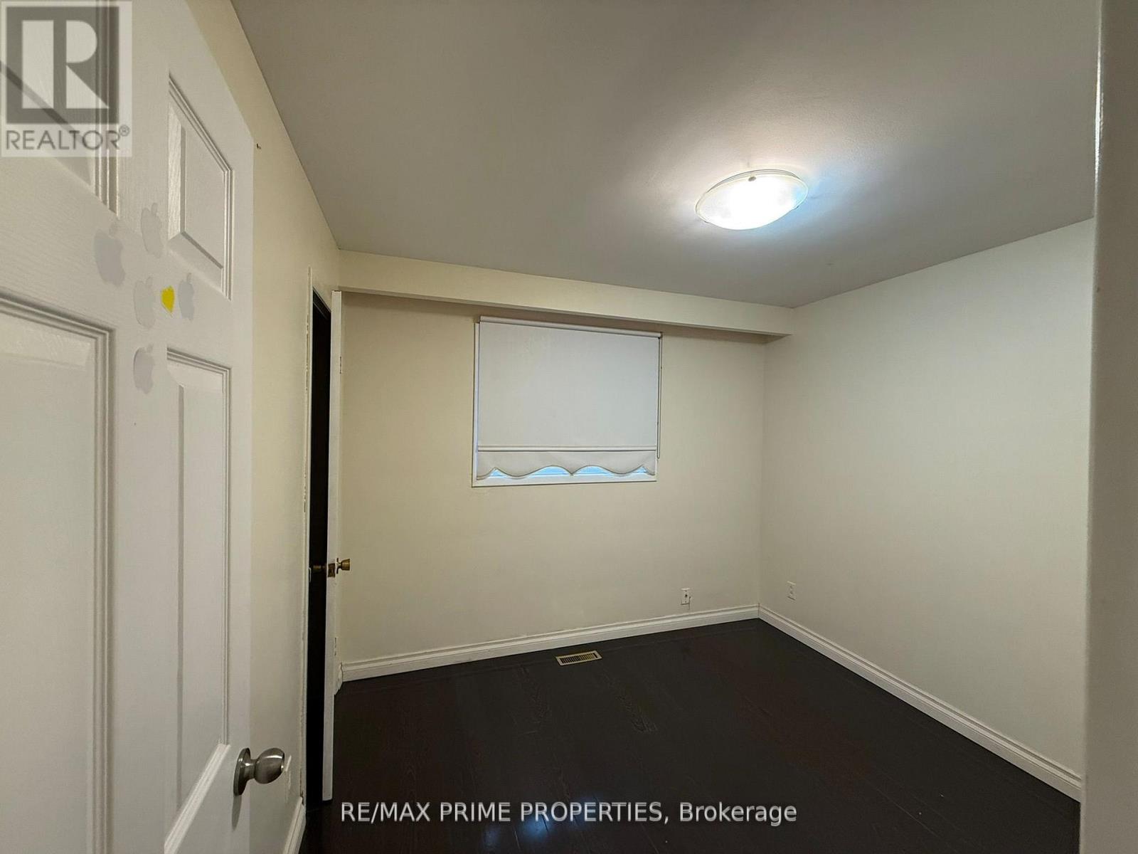 Upper - 3563 Laddie Crescent, Mississauga, Ontario  L4T 1N2 - Photo 10 - W12543074