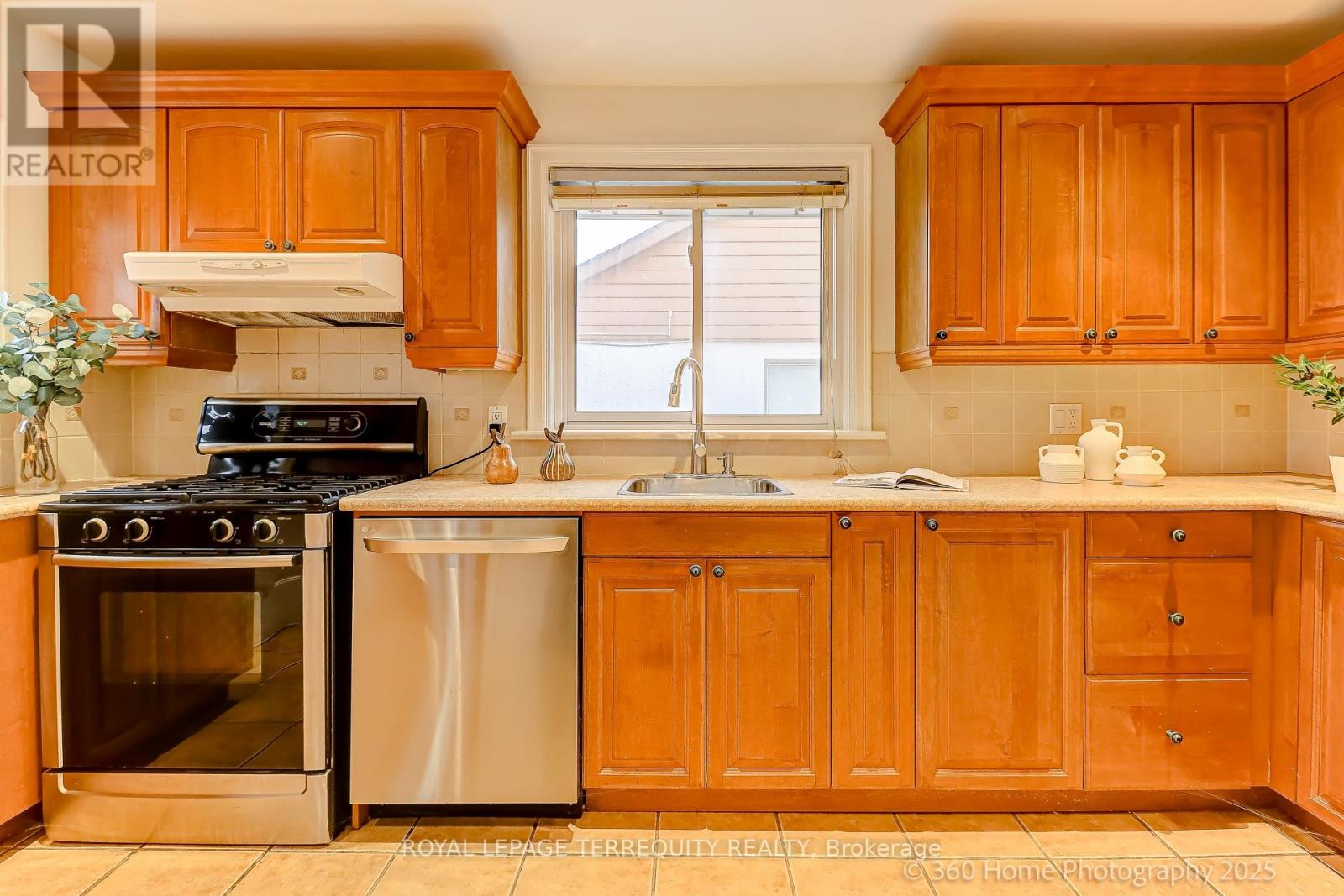 27 John Best Avenue, Toronto, Ontario  M9N 1C4 - Photo 7 - W12543084