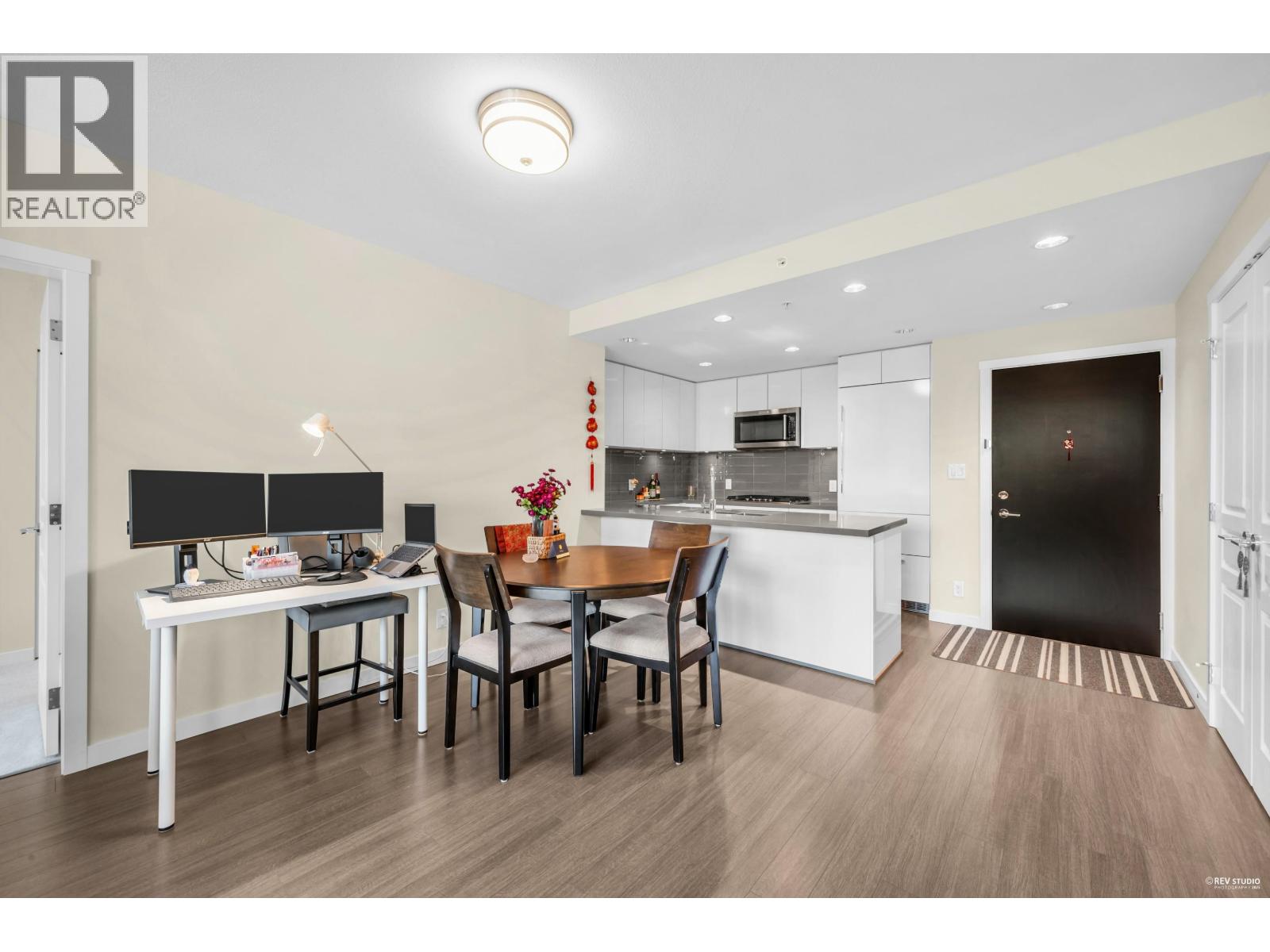 709 3093 Windsor Gate, Coquitlam, British Columbia  V3B 0N2 - Photo 10 - R3067264