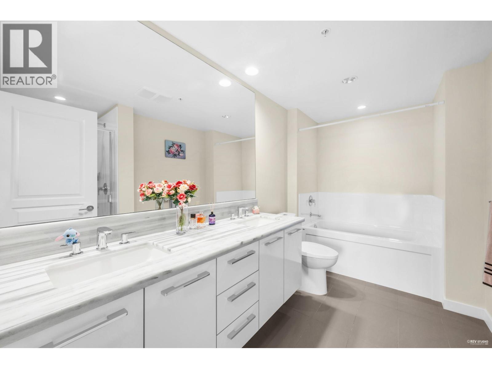 709 3093 Windsor Gate, Coquitlam, British Columbia  V3B 0N2 - Photo 24 - R3067264