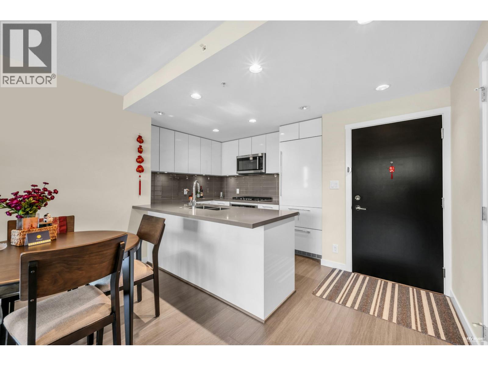 709 3093 Windsor Gate, Coquitlam, British Columbia  V3B 0N2 - Photo 4 - R3067264