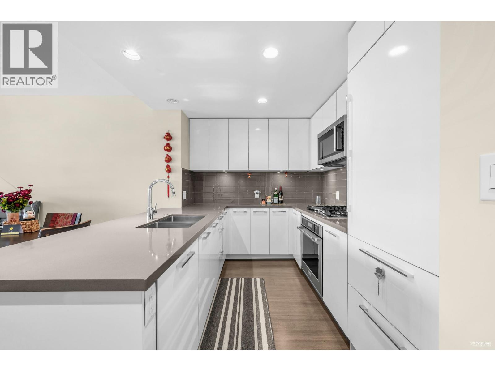 709 3093 Windsor Gate, Coquitlam, British Columbia  V3B 0N2 - Photo 6 - R3067264