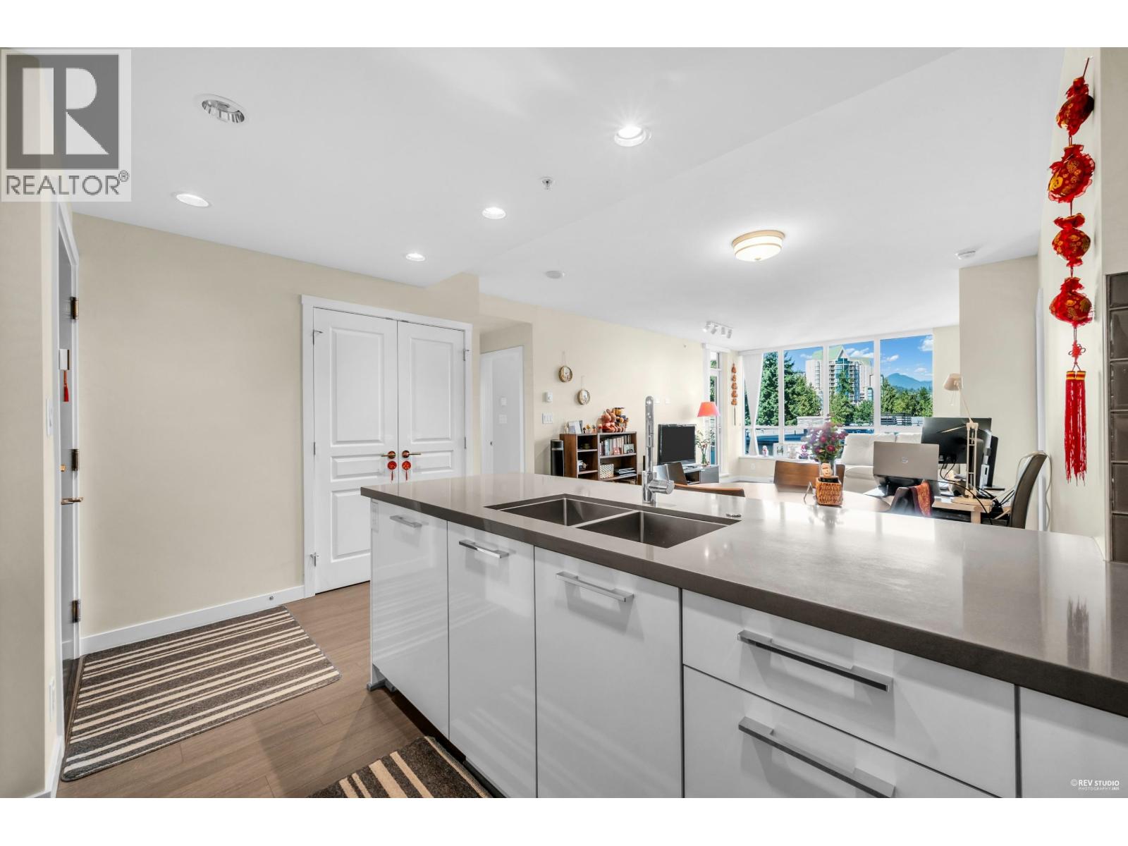 709 3093 Windsor Gate, Coquitlam, British Columbia  V3B 0N2 - Photo 7 - R3067264