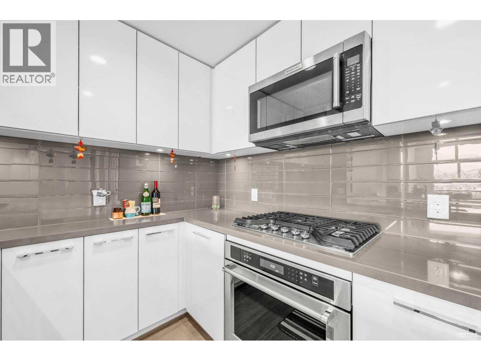 709 3093 Windsor Gate, Coquitlam, British Columbia  V3B 0N2 - Photo 8 - R3067264