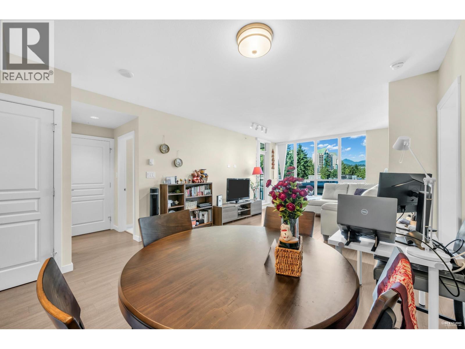 709 3093 Windsor Gate, Coquitlam, British Columbia  V3B 0N2 - Photo 9 - R3067264