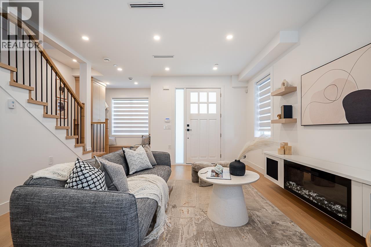 2105 E 33RD AVENUE, Vancouver, British Columbia