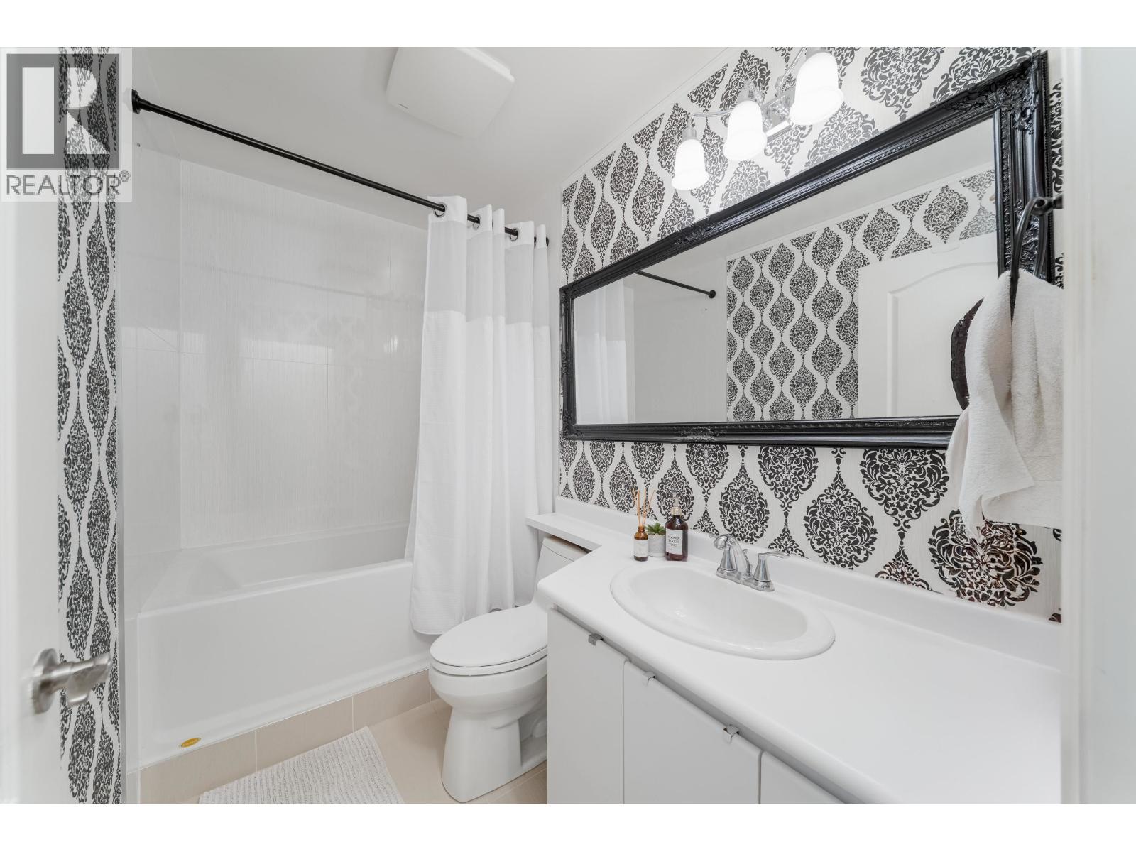 304 6888 Station Hill Drive, Burnaby, British Columbia  V3N 4X5 - Photo 16 - R3067300