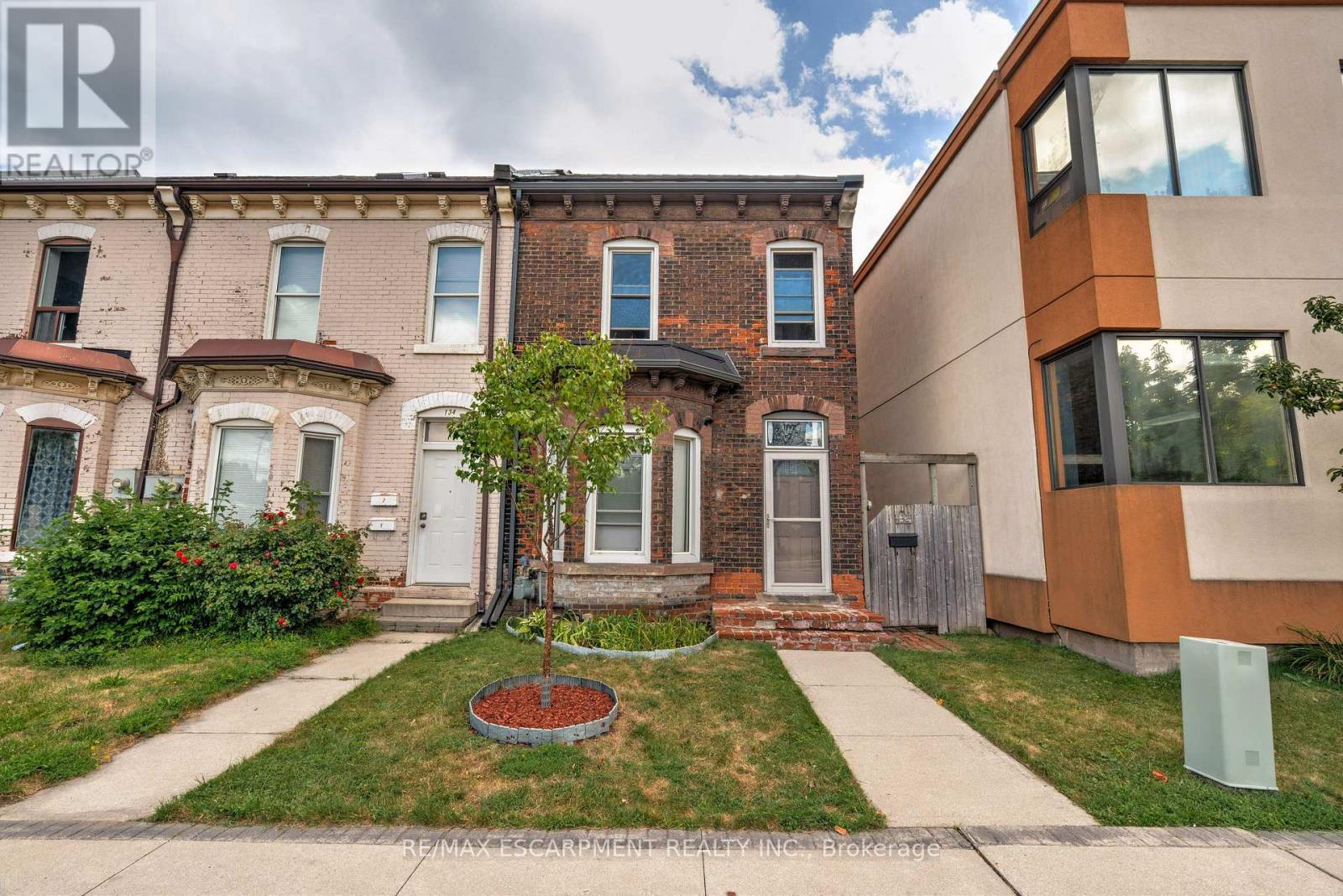 132 FERGUSON AVENUE N, Hamilton, Ontario