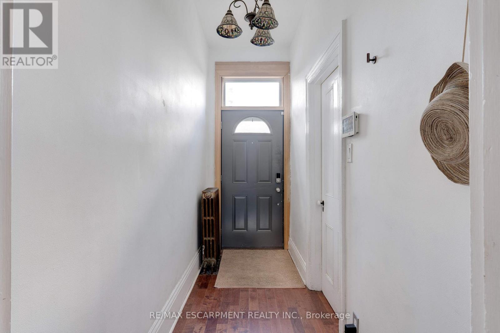 132 Ferguson Avenue N, Hamilton, Ontario  L8R 1L7 - Photo 3 - X12543026