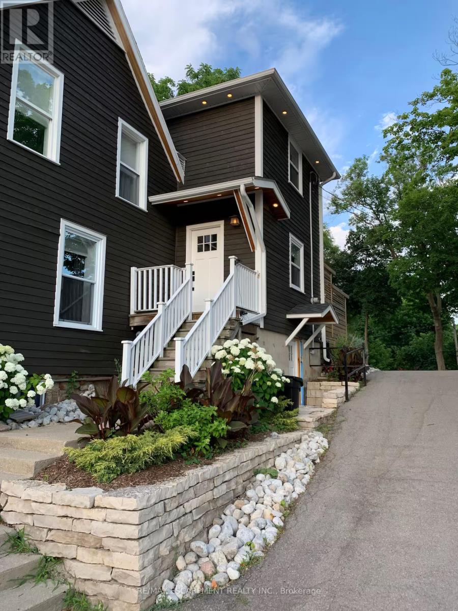 2 - 426 Wilson Street E, Hamilton, Ontario  L9C 2C3 - Photo 2 - X12543064