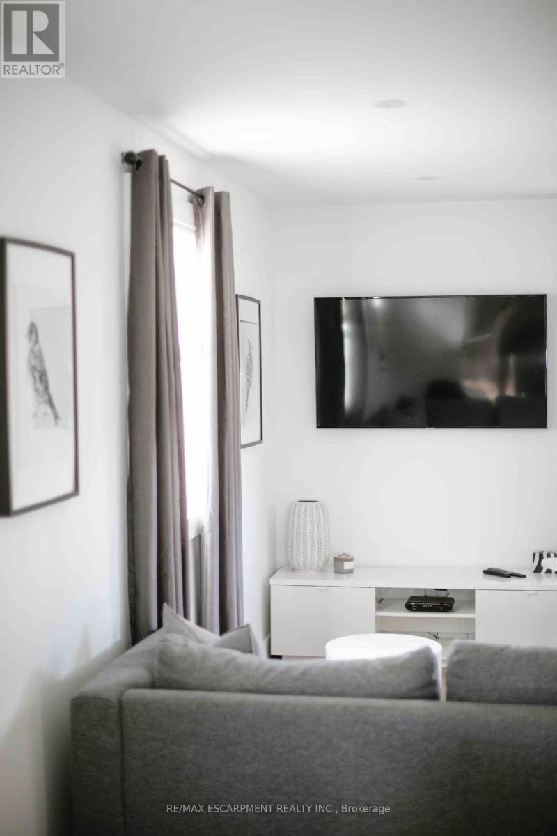 2 - 426 Wilson Street E, Hamilton, Ontario  L9C 2C3 - Photo 5 - X12543064