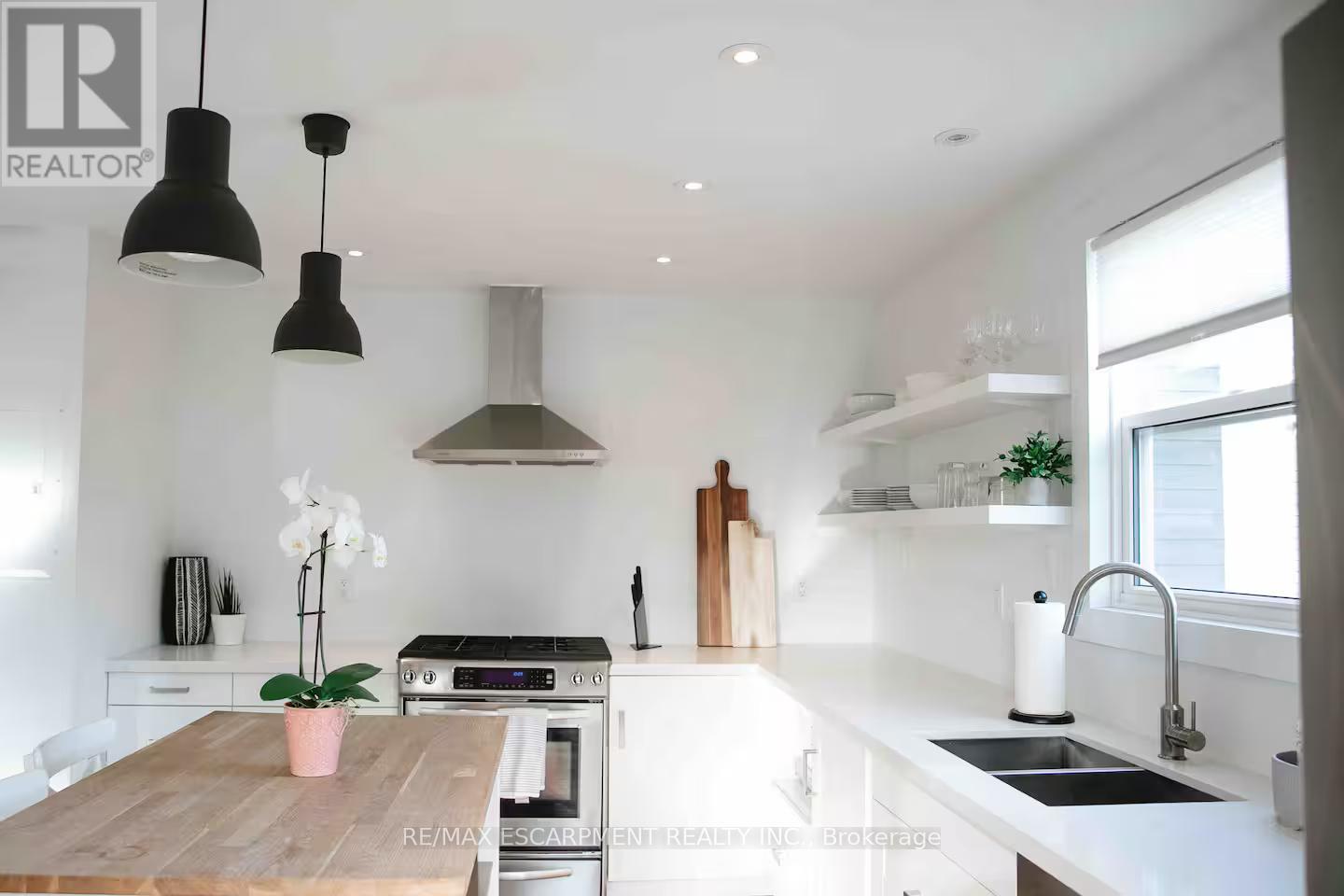 2 - 426 Wilson Street E, Hamilton, Ontario  L9C 2C3 - Photo 8 - X12543064