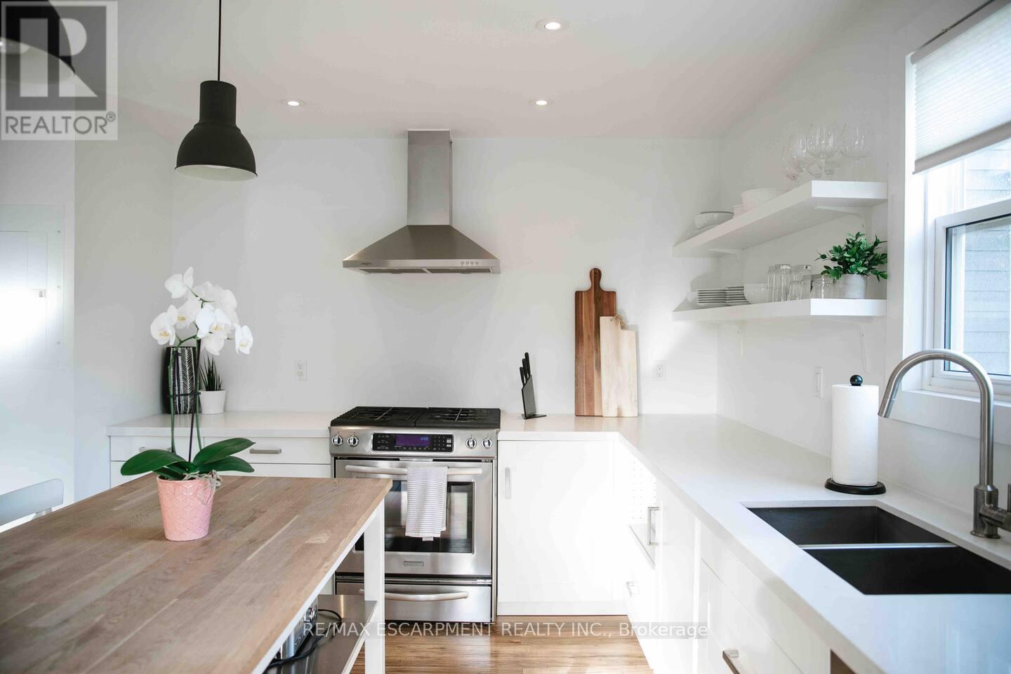 2 - 426 Wilson Street E, Hamilton, Ontario  L9C 2C3 - Photo 9 - X12543064