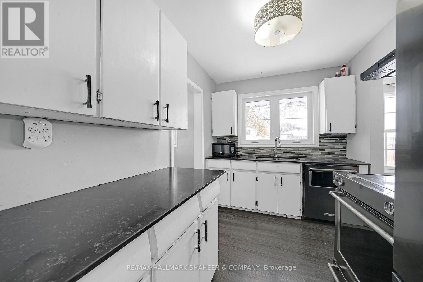 1323 Mary Avenue, Cambridge, Ontario  N3H 4N8 - Photo 11 - X12543106